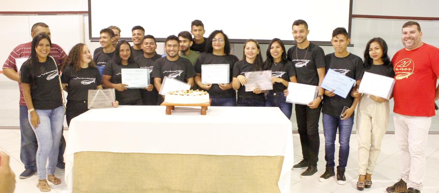 Em semana intensa, jovens compartilham projetos e encerram ciclo de estudos Em semana intensa, jovens compartilham projetos e encerram ciclo de estudos