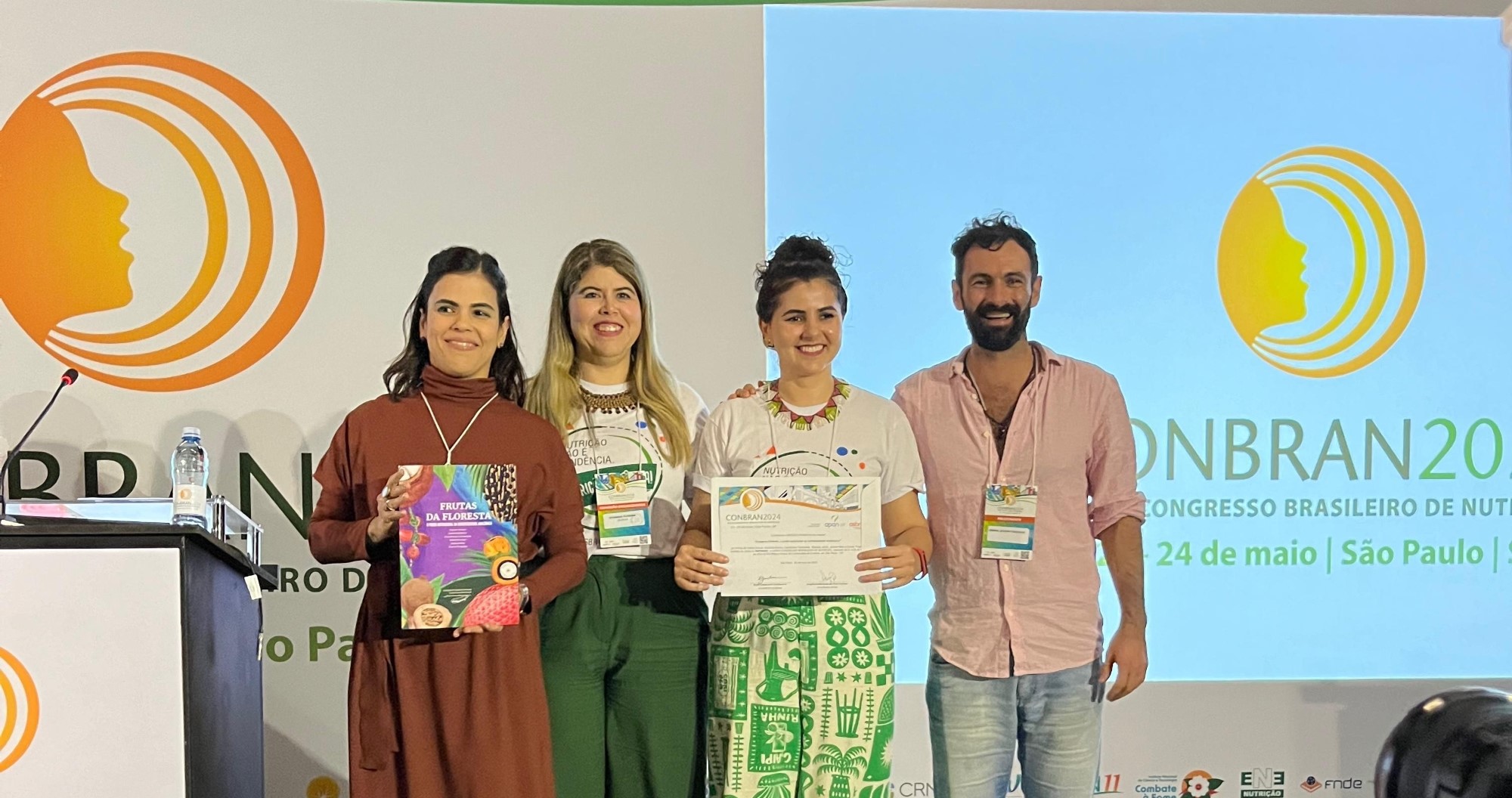 Livro produzido em parceria com Instituto Mamirauá recebe prêmio em maior congresso de nutrição da América Latina
